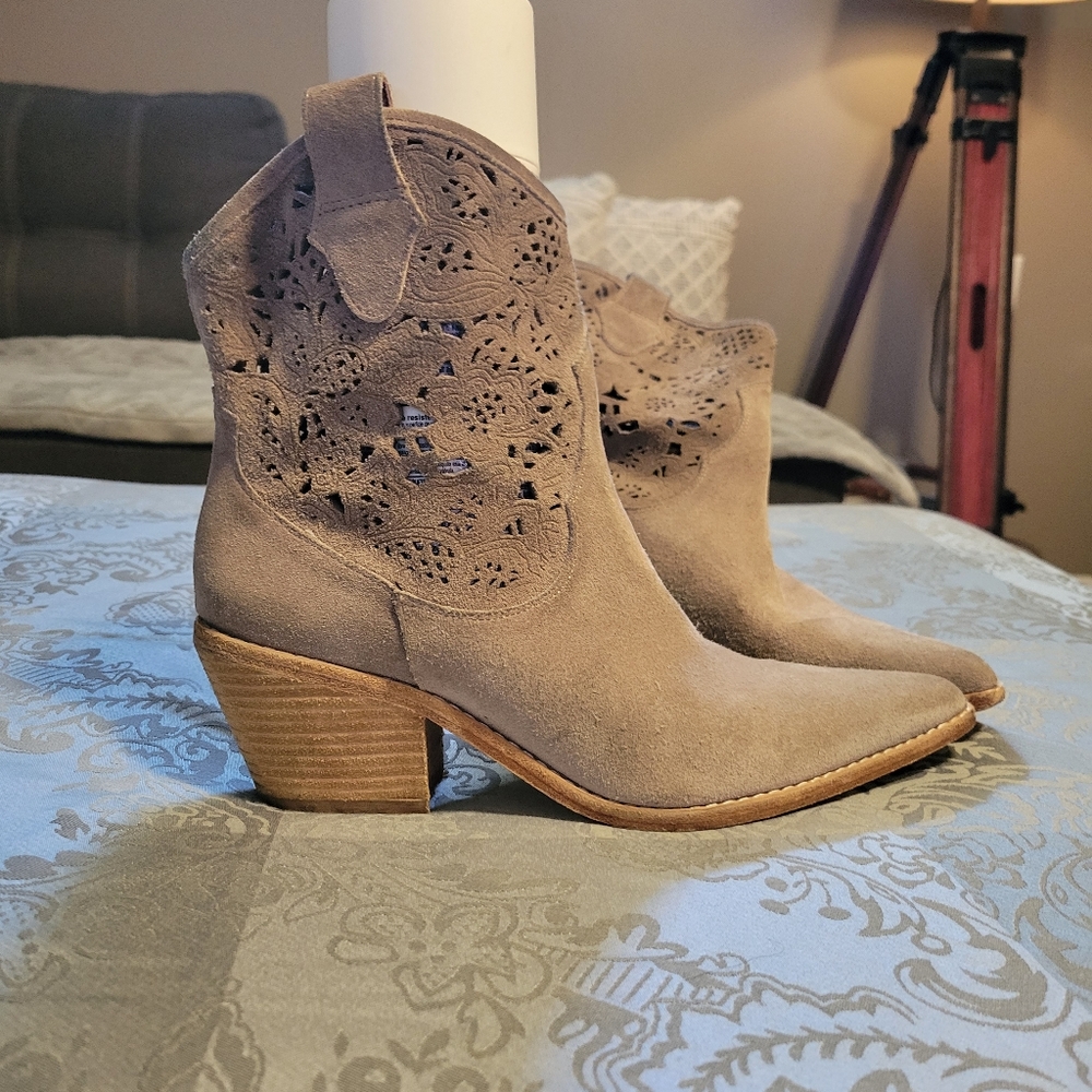 Donald Pliner western style boots